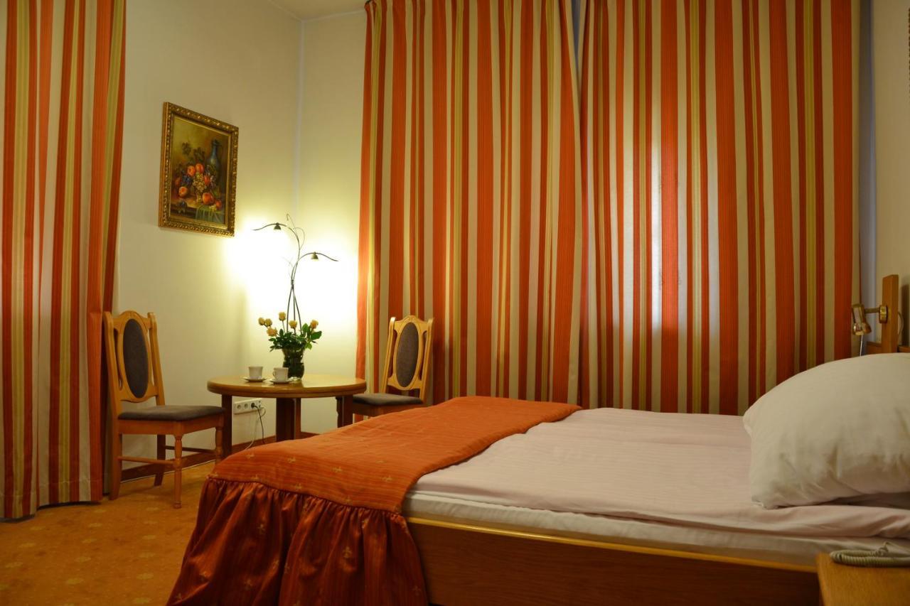 Karat Bed and Breakfast Warschau Buitenkant foto
