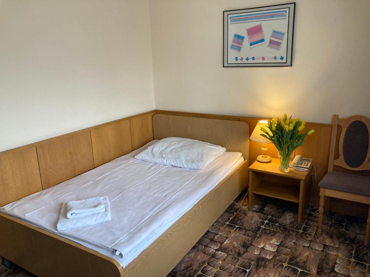 Karat Bed and Breakfast Warschau Buitenkant foto