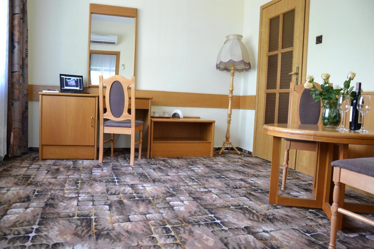 Karat Bed and Breakfast Warschau Buitenkant foto