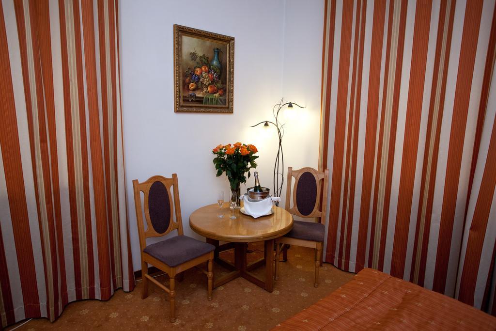 Karat Bed and Breakfast Warschau Buitenkant foto